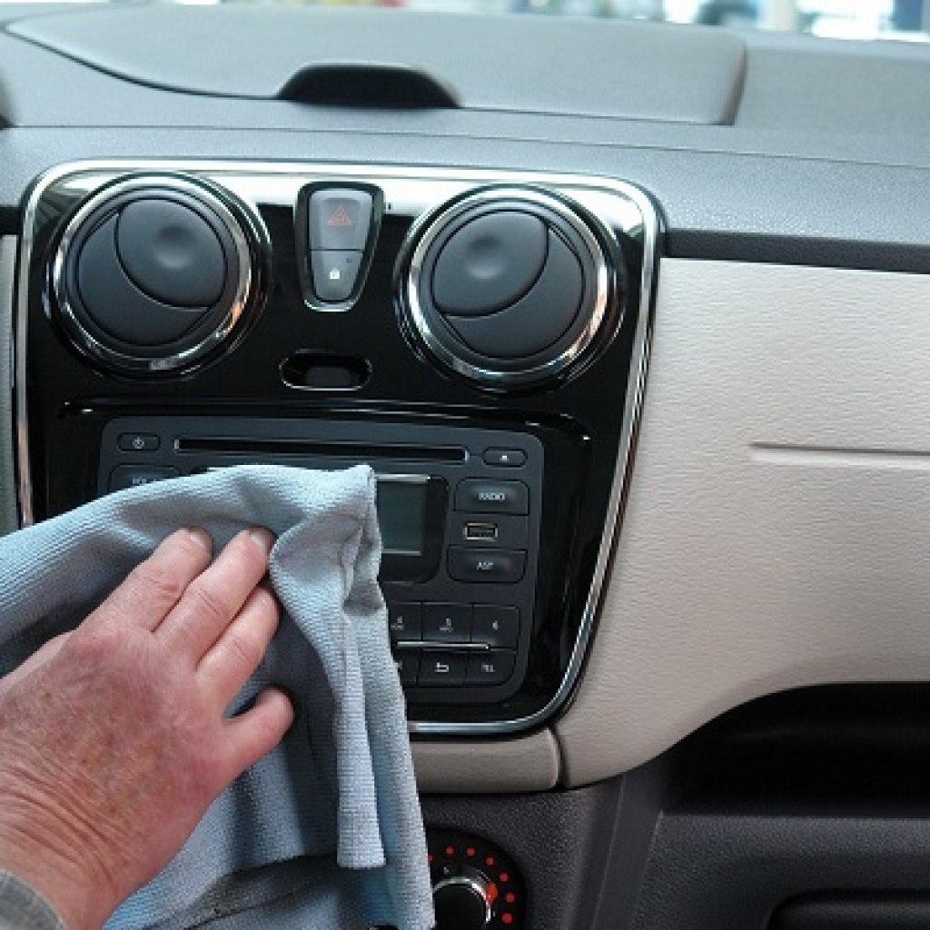 eliminate-car-odor-3