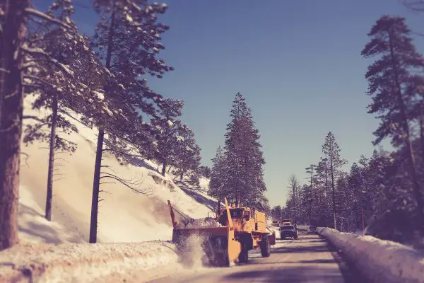 truck cleaning snow
